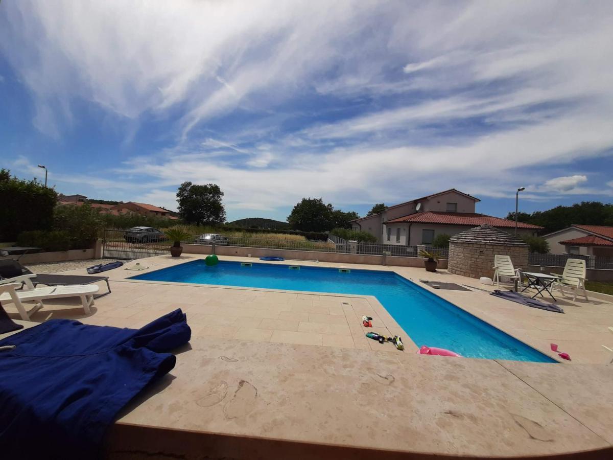 Nice, Cosy Studio Apartment With Shared Outdoor Pool Banjole Luaran gambar
