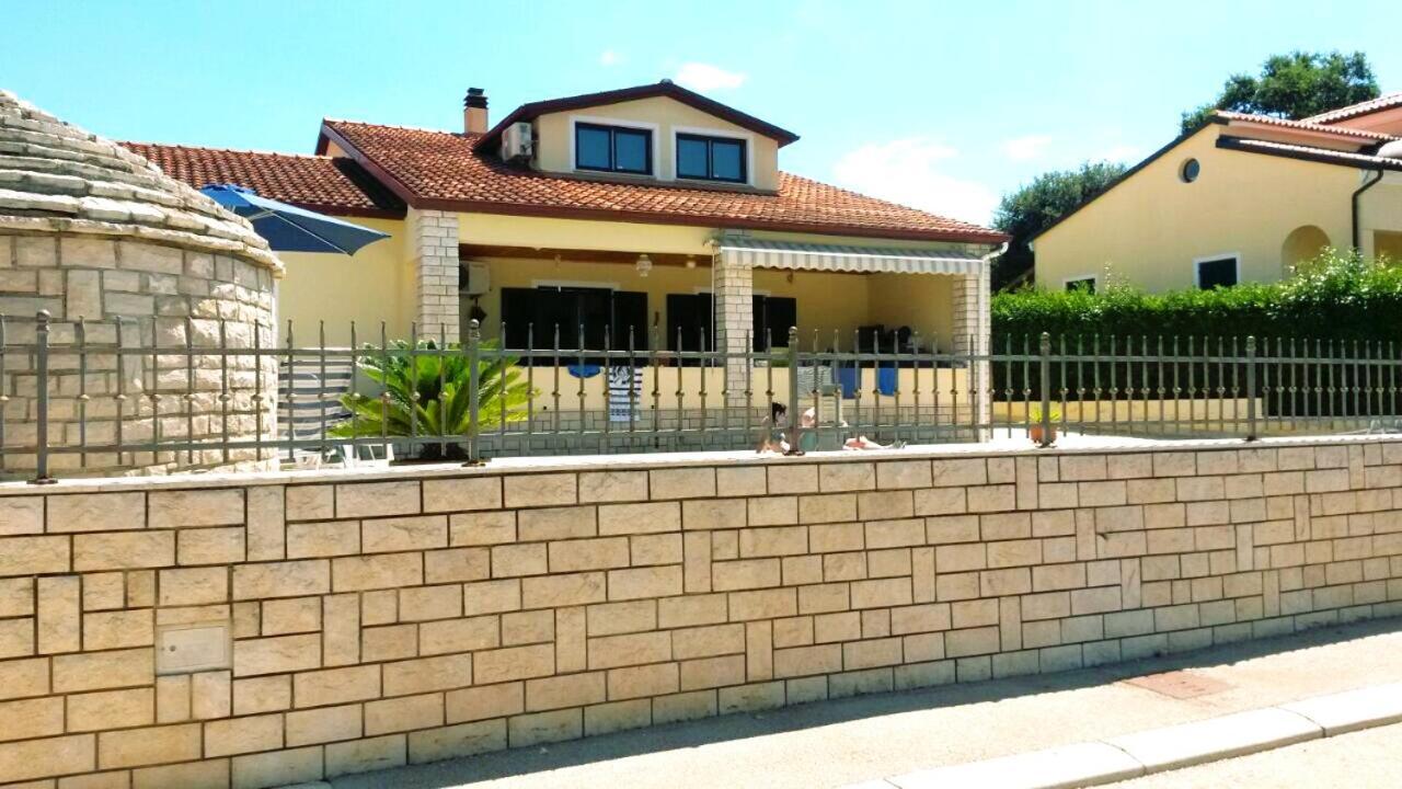 Nice, Cosy Studio Apartment With Shared Outdoor Pool Banjole Luaran gambar