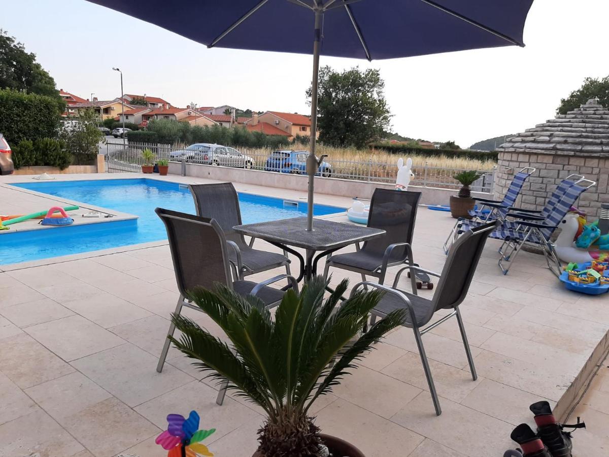 Nice, Cosy Studio Apartment With Shared Outdoor Pool Banjole Luaran gambar